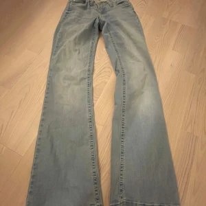 Jeans - Helt nya jeans från Nelly. Snygga att styla och ett skönt material även stretchiga. 