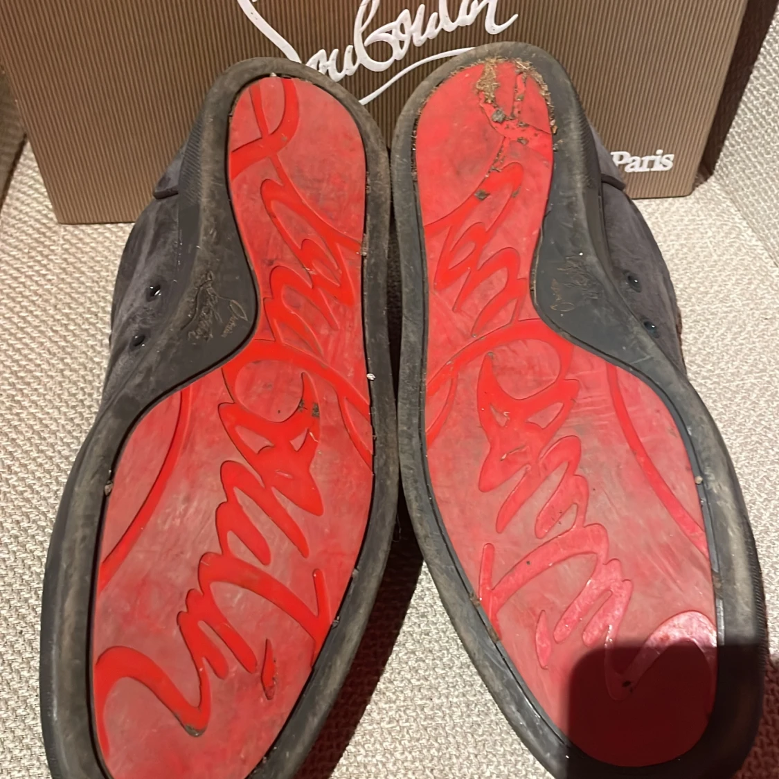 Gråa sneakers från Christian Louboutin - 1