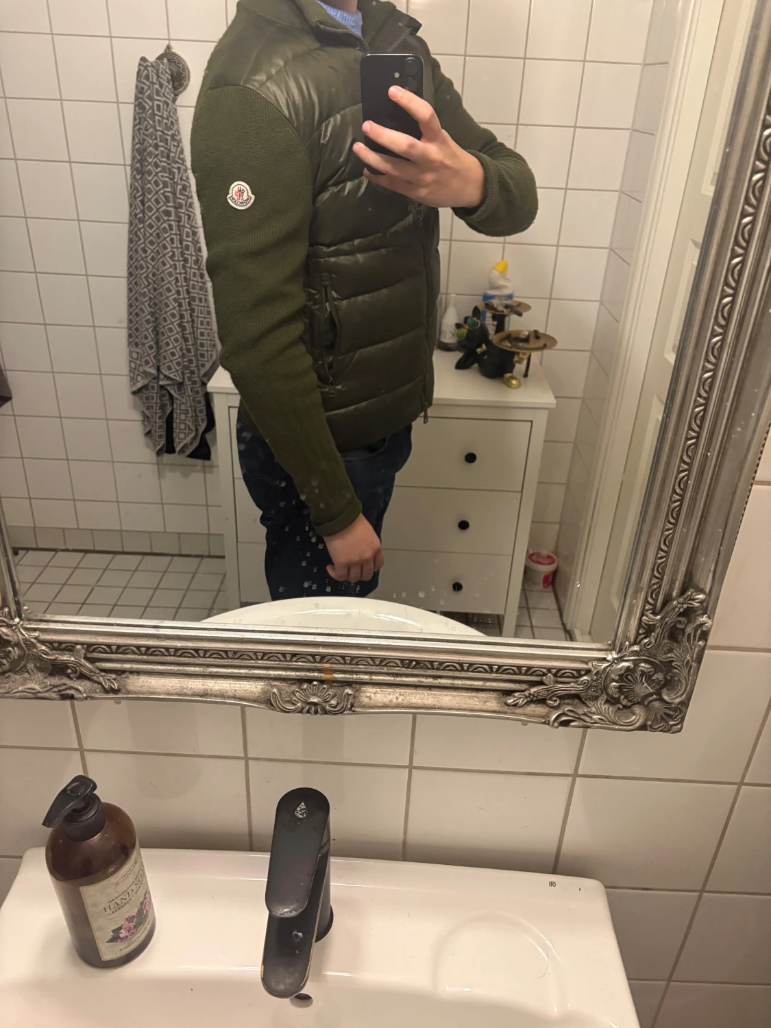 Grön Moncler pufferjacka med stickade ärmar