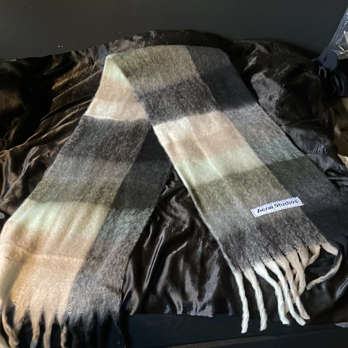 Rutig Acne Studios halsduk i ull - 2