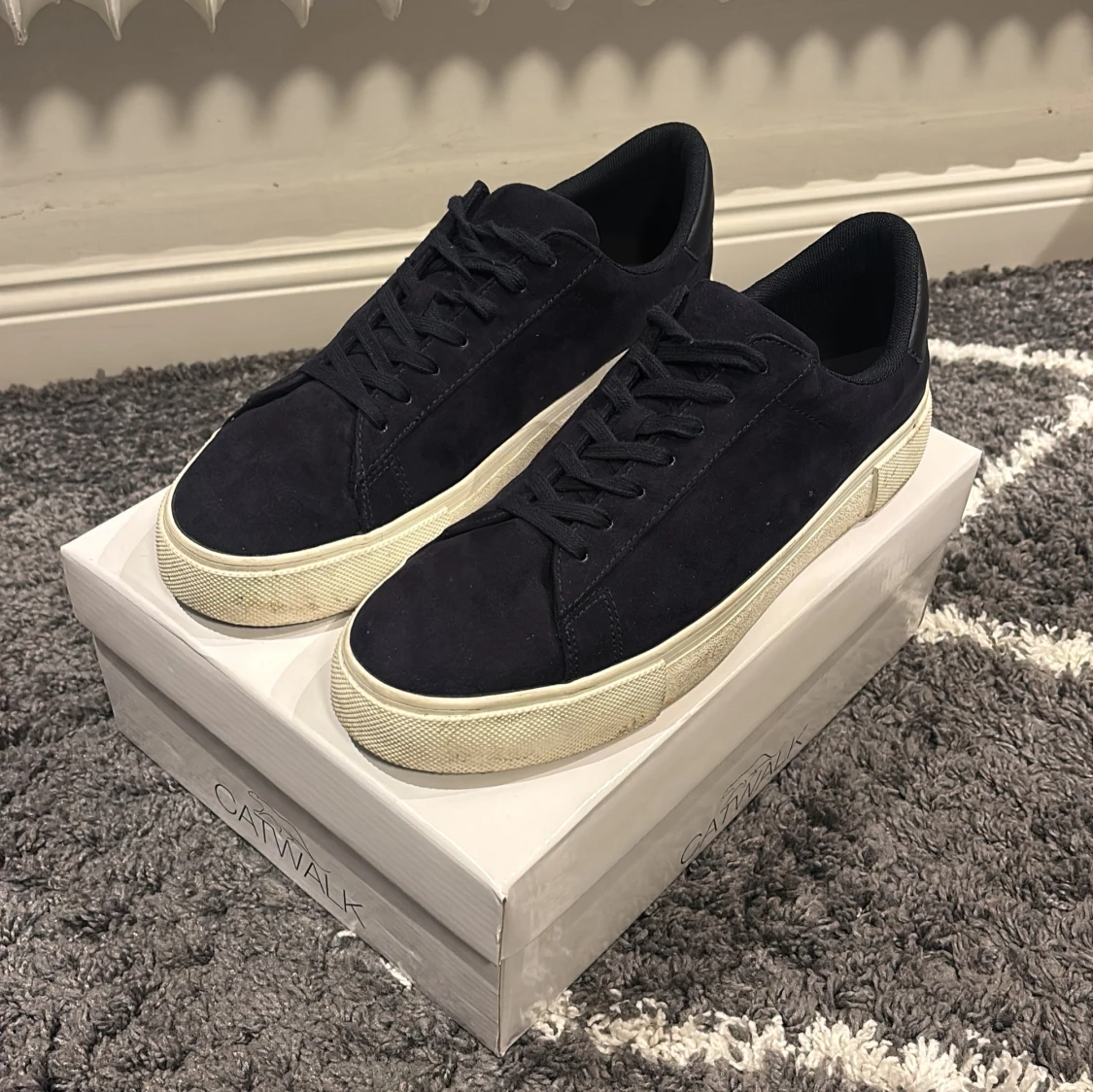 Mörkblå sneakers från H&M