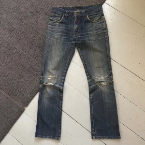 Blåa Nudie Bootcut Ola Jeans - Galet snygga Nudie jeans med feta fades i bootcut modell. | W30 L32 | Nypris 1699kr | Riktigt fint skick, inga fula defekter. | Modellen står inte exakt, men gissar på Bootcut Ola. | Skriv vid minsta fundering, priset är ej hugget i sten!