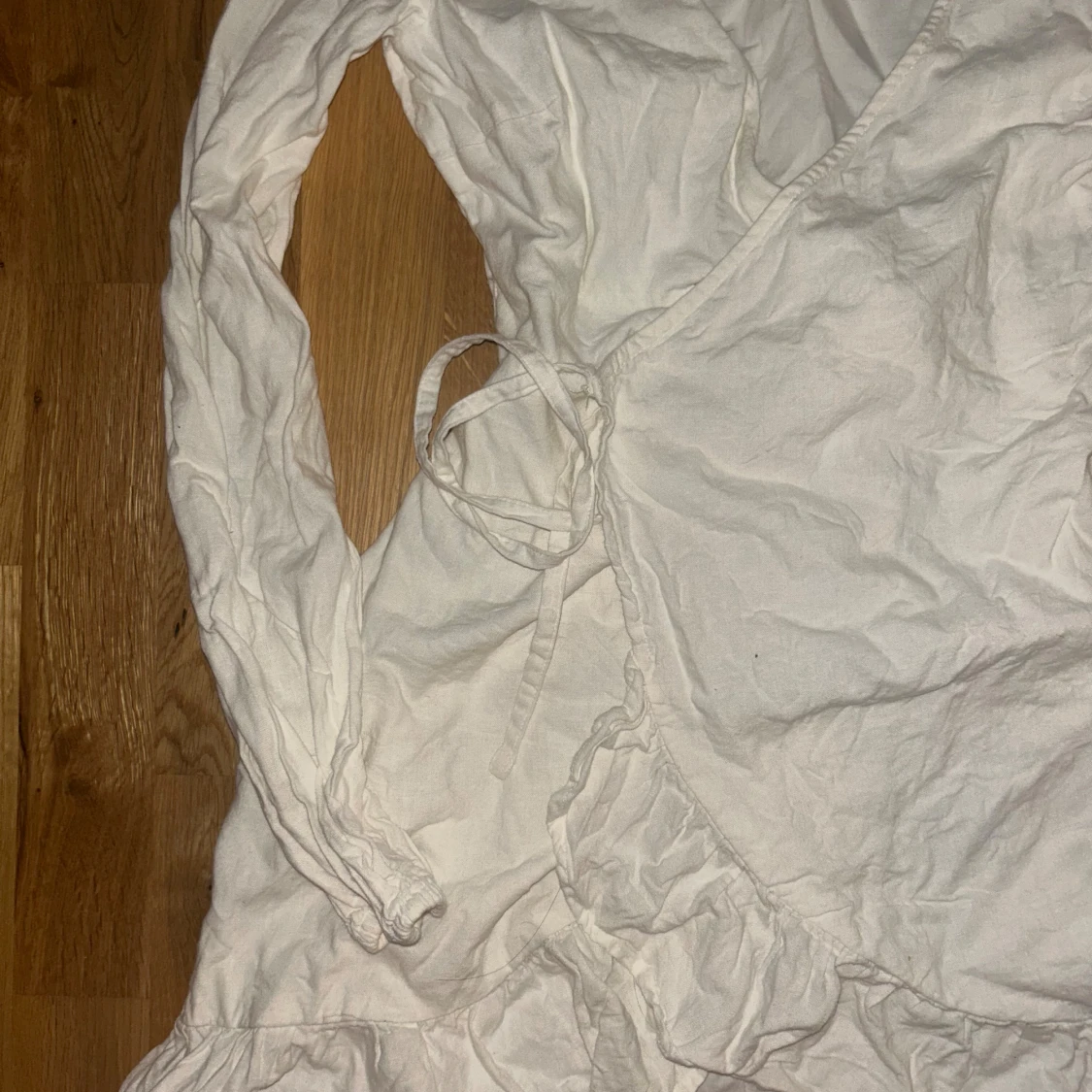 Vit omlottklänning från Bik Bok XS - 3