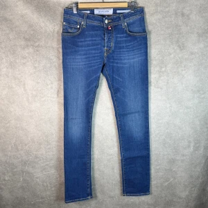 Jacob Cohen Jeans | 31 - Jacob Cohen style 622 jeans | Grymt skick | Storlek 31 | Modellen är 185 och väger 65kg | INGA BYTEN | Fraktar spårbart eller möts upp i Täby 