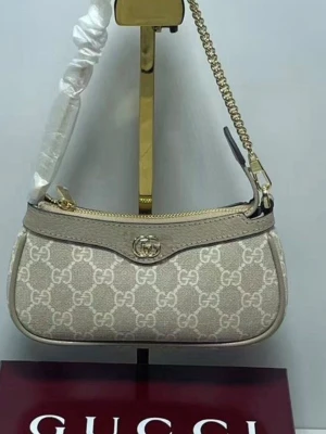 Gucci Ophidia Mini Shoulder Bag - Helt ny och oanvänd, kommer med originalförpackning. Säljer då jag köpte den större versionen. Kan frakta samma dag inom 24H. Kan även hämtas i Malmö