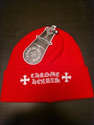 Röd CHROME HEARTS mössa - Oanvänd Chrome Hearts mössa