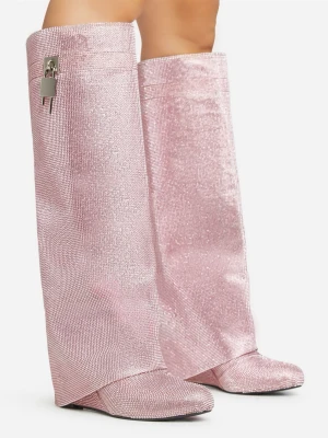 Glittriga rosa boots - Supersnygga höga boots i glittrigt rosa material med en unik låsdetalj upptill. Köpta ifrån EGO men slutsåld där!
