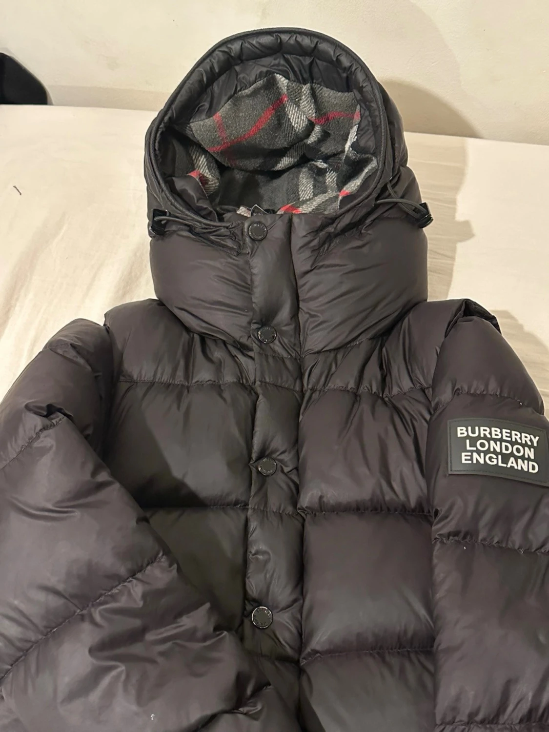 Svart pufferjacka från Burberry - 1