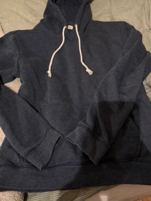 Pier one hoodie - Hej nu säljer jag min pier one hoodie. Hoodien är i toppen skick och har inga defekter. Om du har nögrs frågor är de bara att skriva!