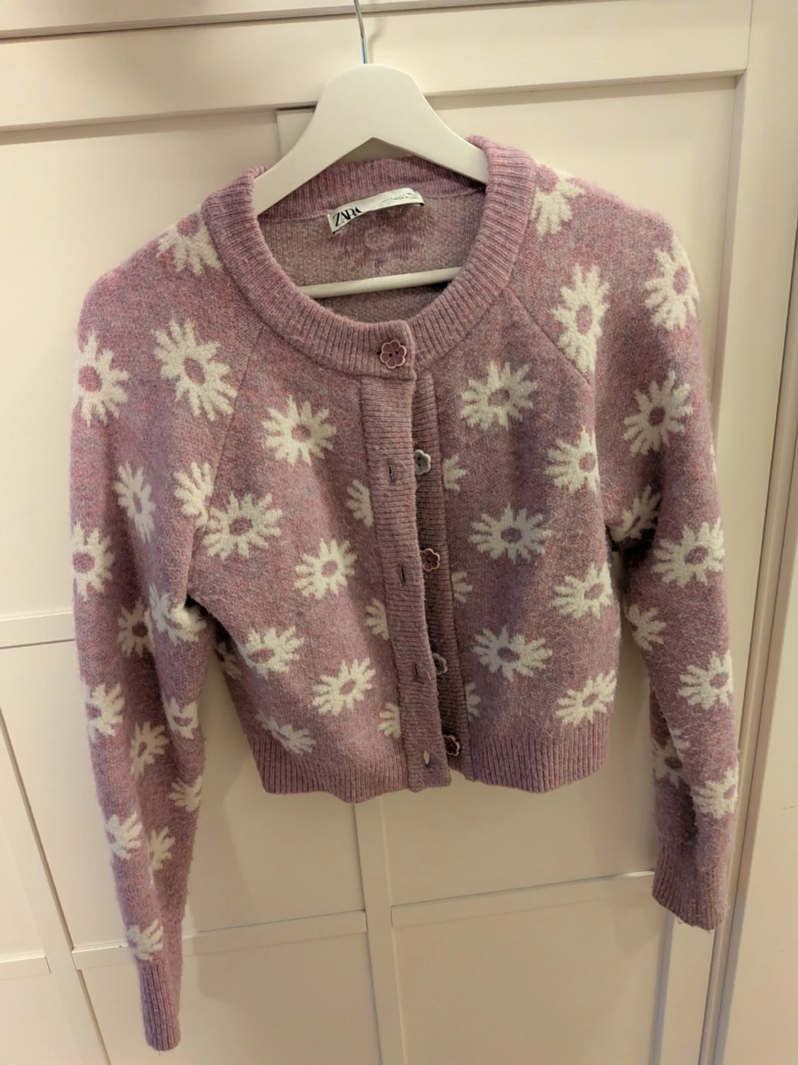 Ljuslila kofta med blommor från Zara!💕💕