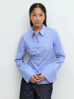 Shaped tie blouse  - Säljer denna jätte fina och smickrande skjorta från Gina.  Passar bra till många olika tillfällen och sitter bra i midja💕Fråga gärna om mer bilder om du är intresserad