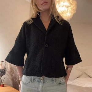 Svart kappa - Så nice modell! Älskar passformen på denna💛
