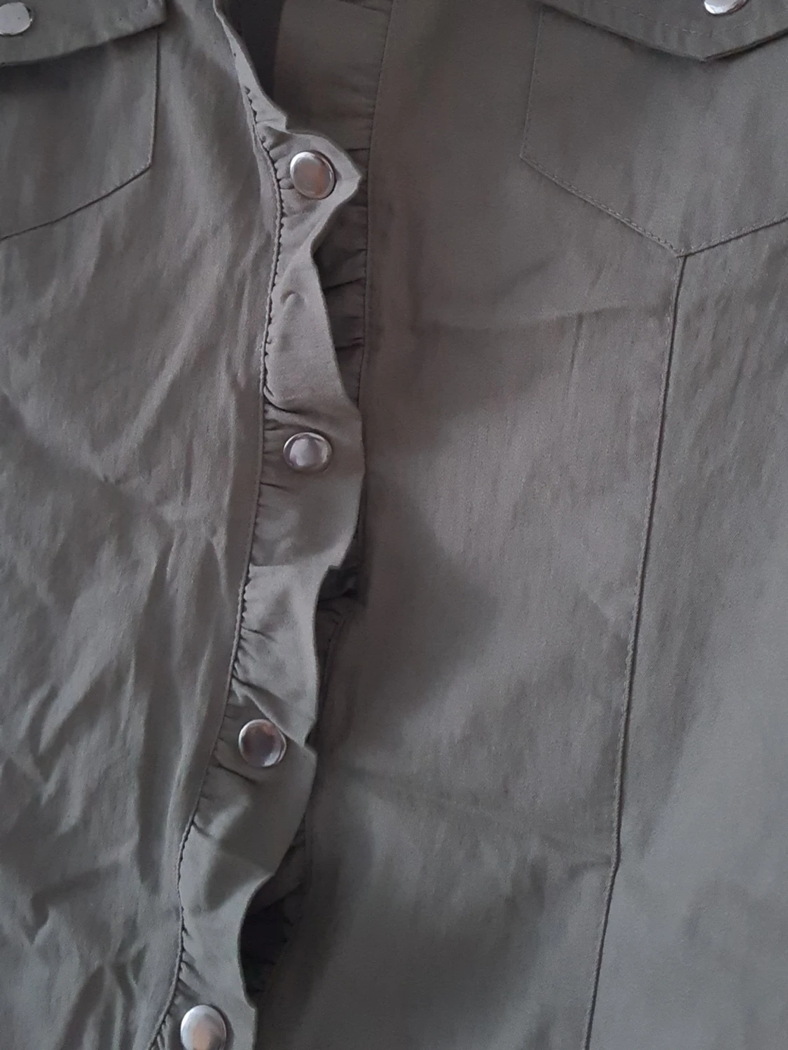 Skjorta med volang  - 4