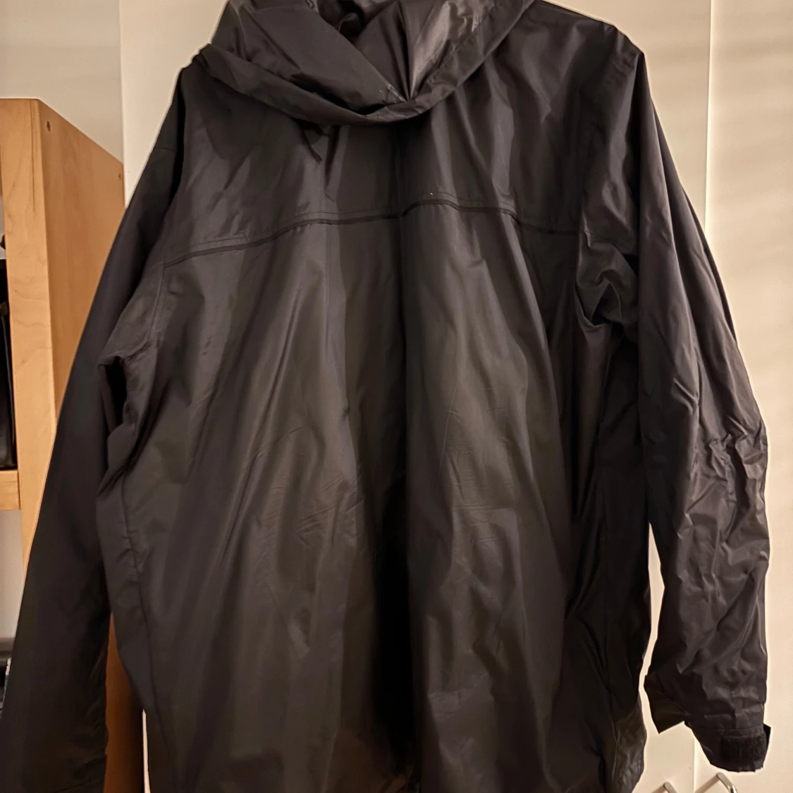 Svart vindjacka från Nike med huva - 1