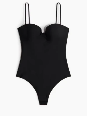 HM body - Nu säljer jag denna efter traktade bodyn, som är helt slutsåld ifrån HM i storlek 80B