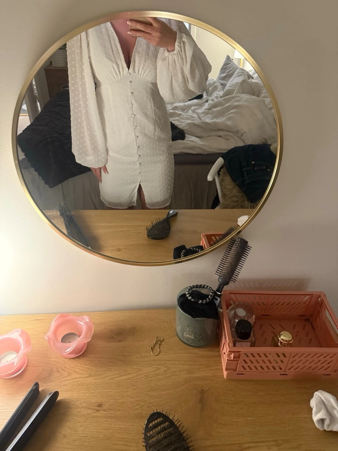 Vit kortklänning med puffärmar - 3