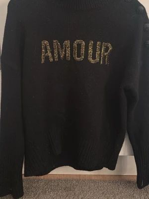 Stickad Zadig & Voltaire tröja - Jättesnygg svart stickad tröja från Zadig & Voltaire i storlek 14 (s) kidssize.