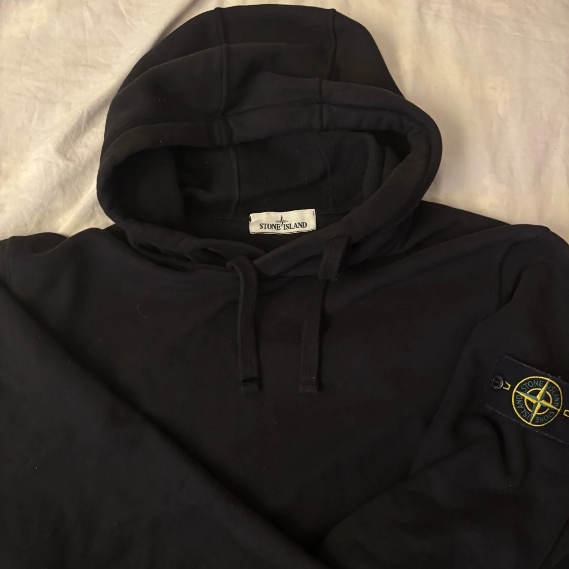 Svart hoodie från Stone Island  - 1