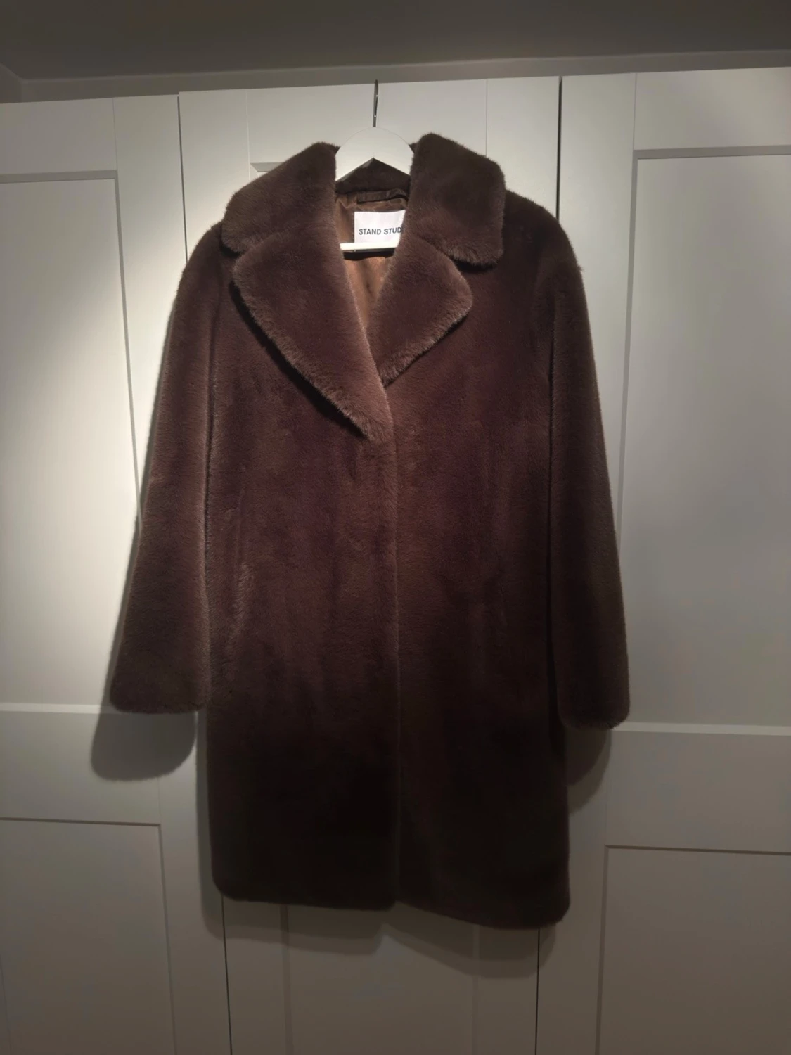 Brun pälsjacka från Stand Studio