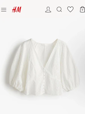 Söt sommartopp  - Säljer den här helt oanvända blusen från hm som inte går att köpa längre. Den har lapparna kvar!! Skriv till mig om ni har frågor💗💗 