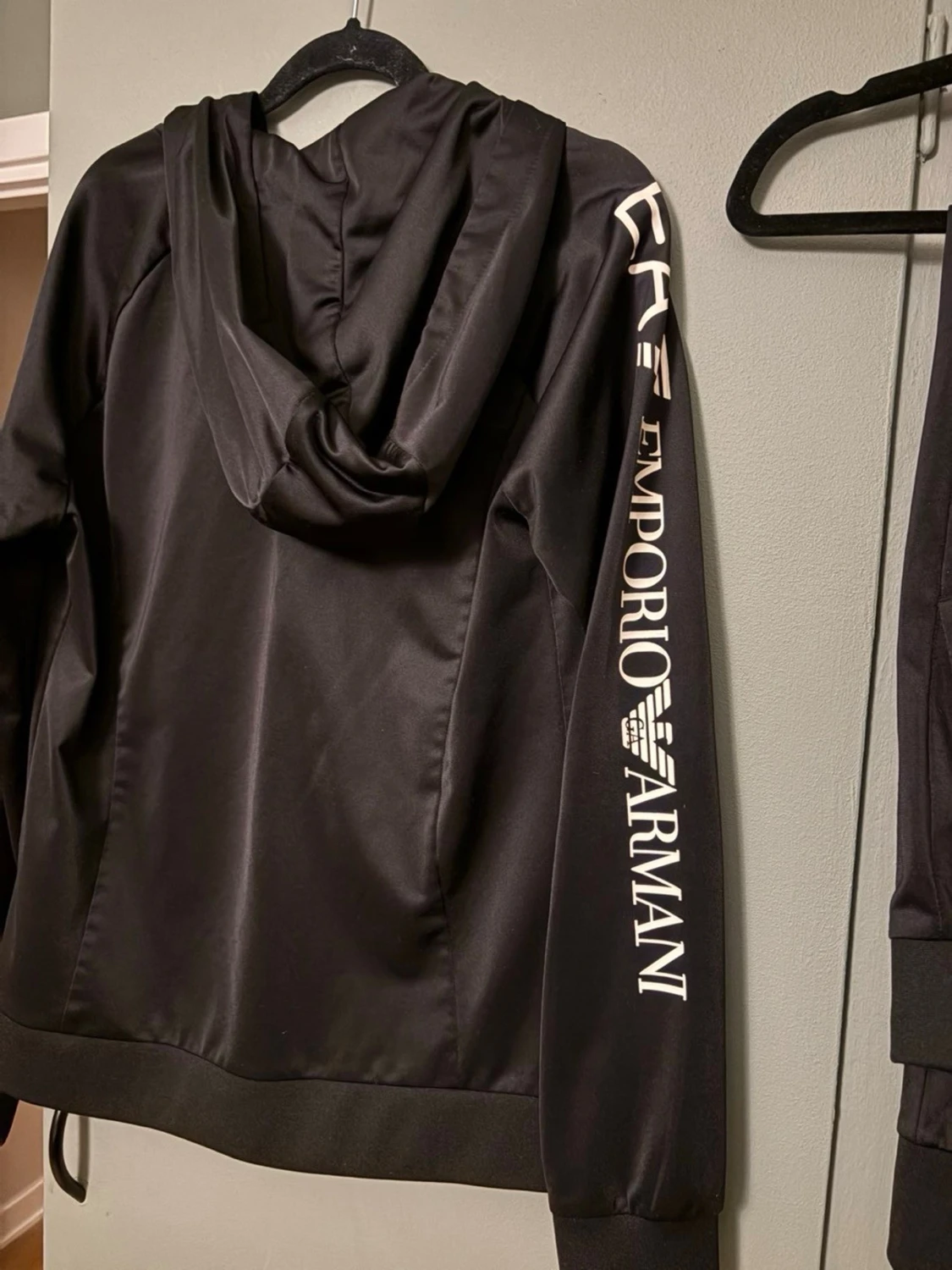 Svarta mjukisbyxor från Emporio Armani - 2