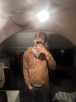 Sail racing hoodie - Sail racing hoodie. Perfekt nu snart till våren. Passar mig och jag bär S och M. 