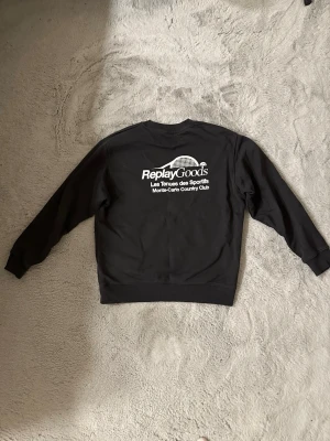 Replay sweatshirt M - Sweatshirt från Replay. Inte använd många gånger.  Storlek M men passar även S  Skriv vid frågor och funderingar.
