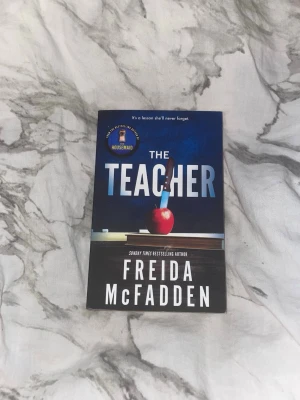 The teacher av freida McFadden - The teacher i väldigt bra skick