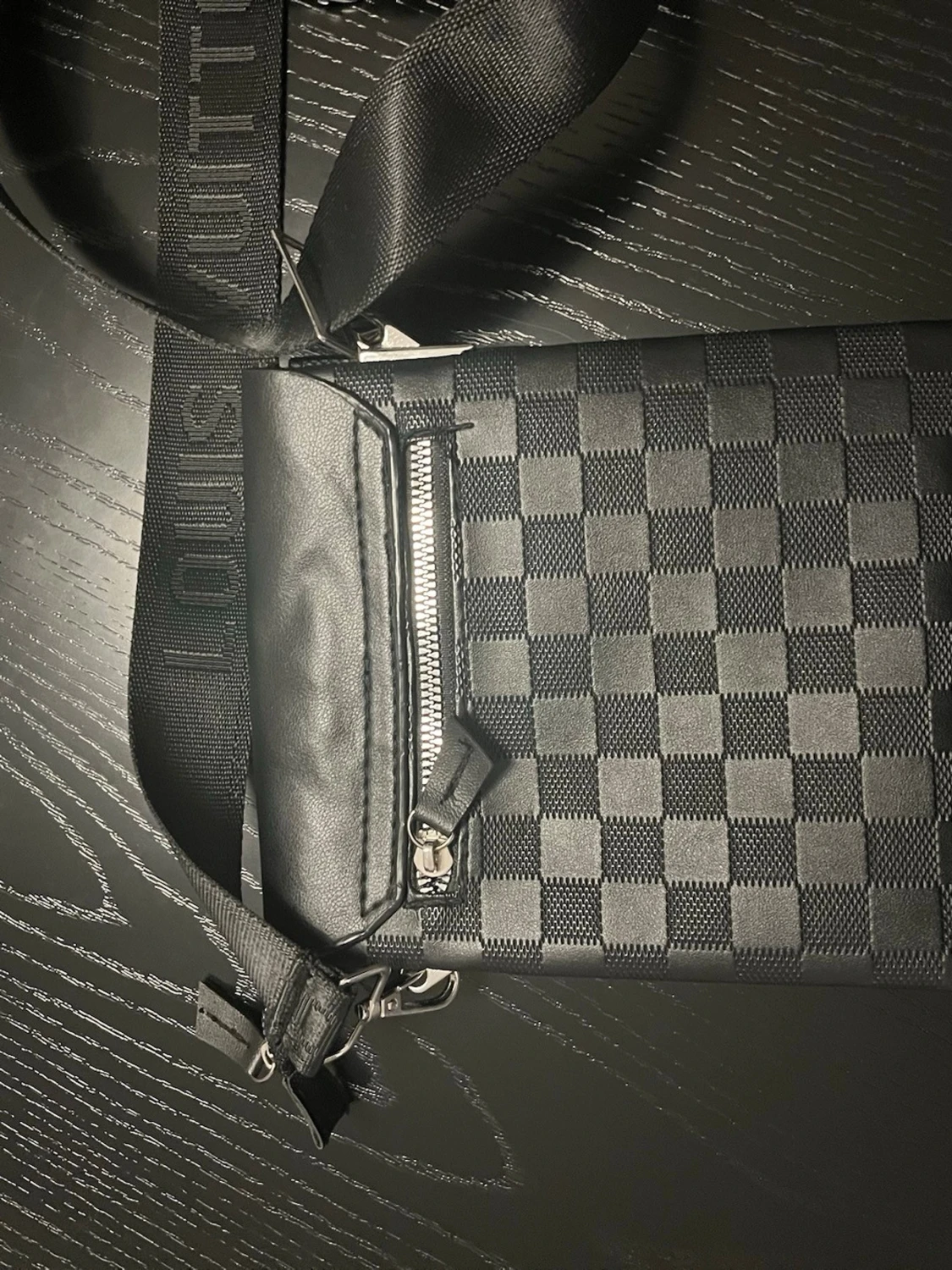 Svart axelväska Louis Vuitton - 1