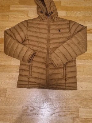 U.S.Polo assn - Jättefint Polo Assn  jacka som knappt används, ser ut som ny. Storlek S