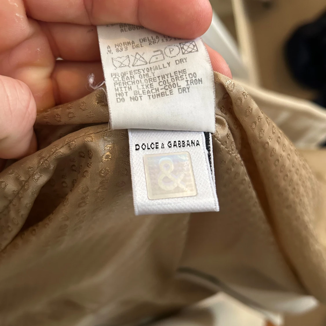 Beige rock från Dolce & Gabbana i riktigt bra skick - 3