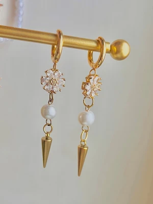 Örhängen  - Jättefina handgjorda örhängen! 1 för  60kr, och 2 för 99kr😚