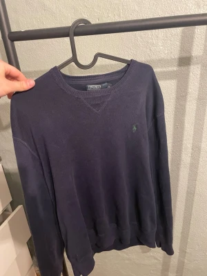 Ralph Lauren Sweatshirt - Sweatshirt ifrån Ralph Lauren, Sparsamt använd, nyskick. Stl M 