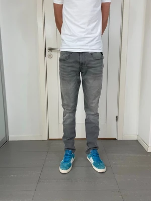 Replay Anbass Jeans  - Säljer nu dessa Replay Anbass Jeans, W33 o L32, skriv för fler bilder/frågor🙌🏼