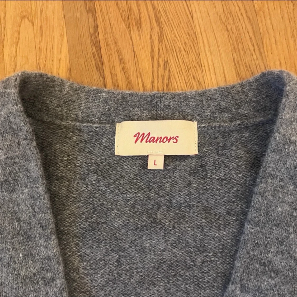 grå Manors Golf 100% ull cardigan med knappar och fickor - 2