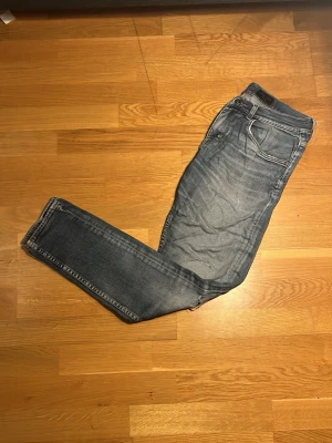 Tiger of Sweden jeans - Säljer dess sjyssta jeans från Tiger of Sweden✨| Storlek: 29/30 | Passform: slim | Skick: bra (Endast några snygga slitningar | Skriv vid minsta fundering🤝