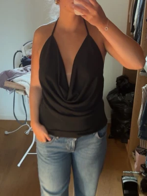 Svart topp  - Snygg svart topp, aldrig andvänd! 