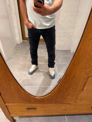 Replay jeans  - Ett par snygga byxor från replay i storlek W31 L32 i modellen Anbbas 