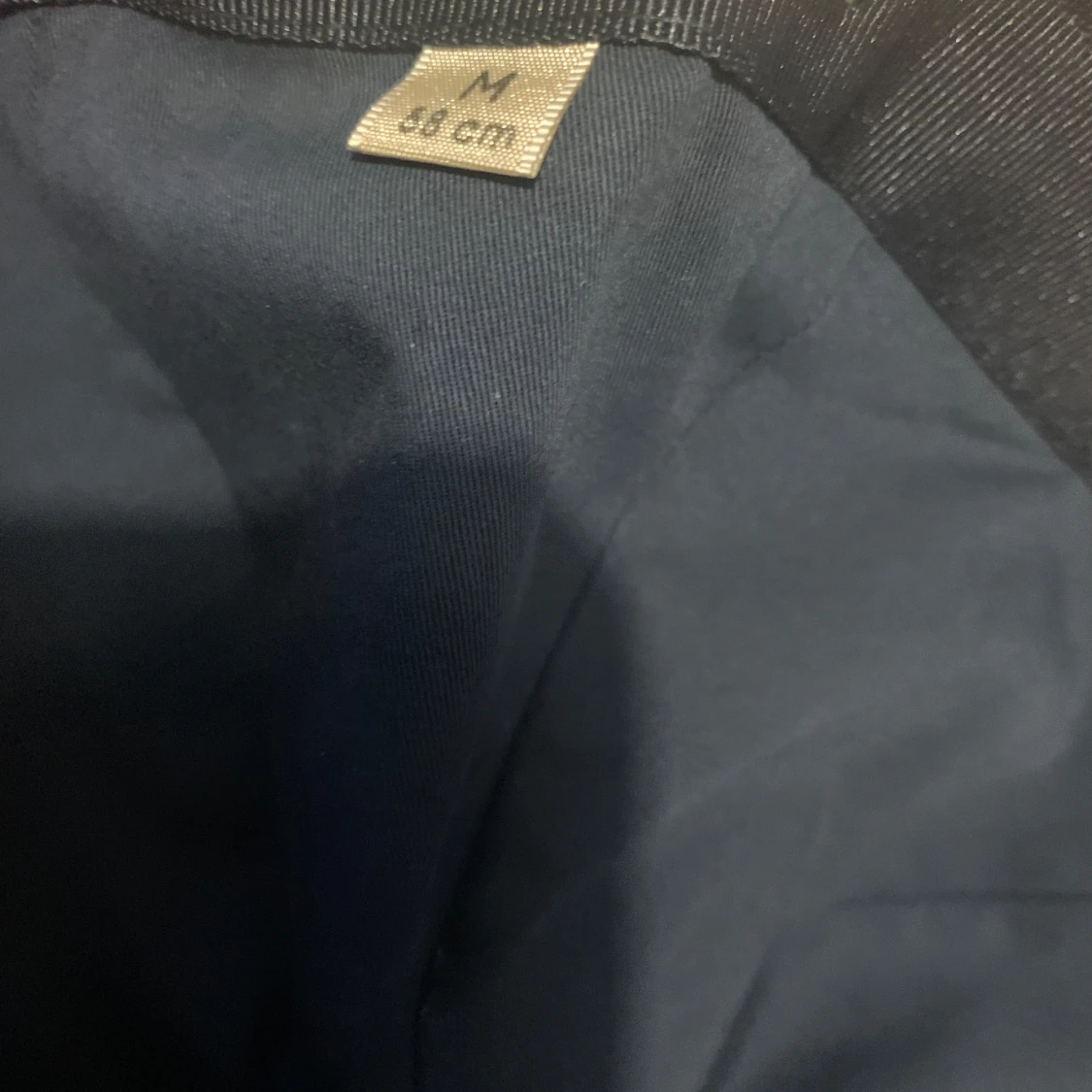 Gucci keps med GG-mönster och röd-blå detalj - 5