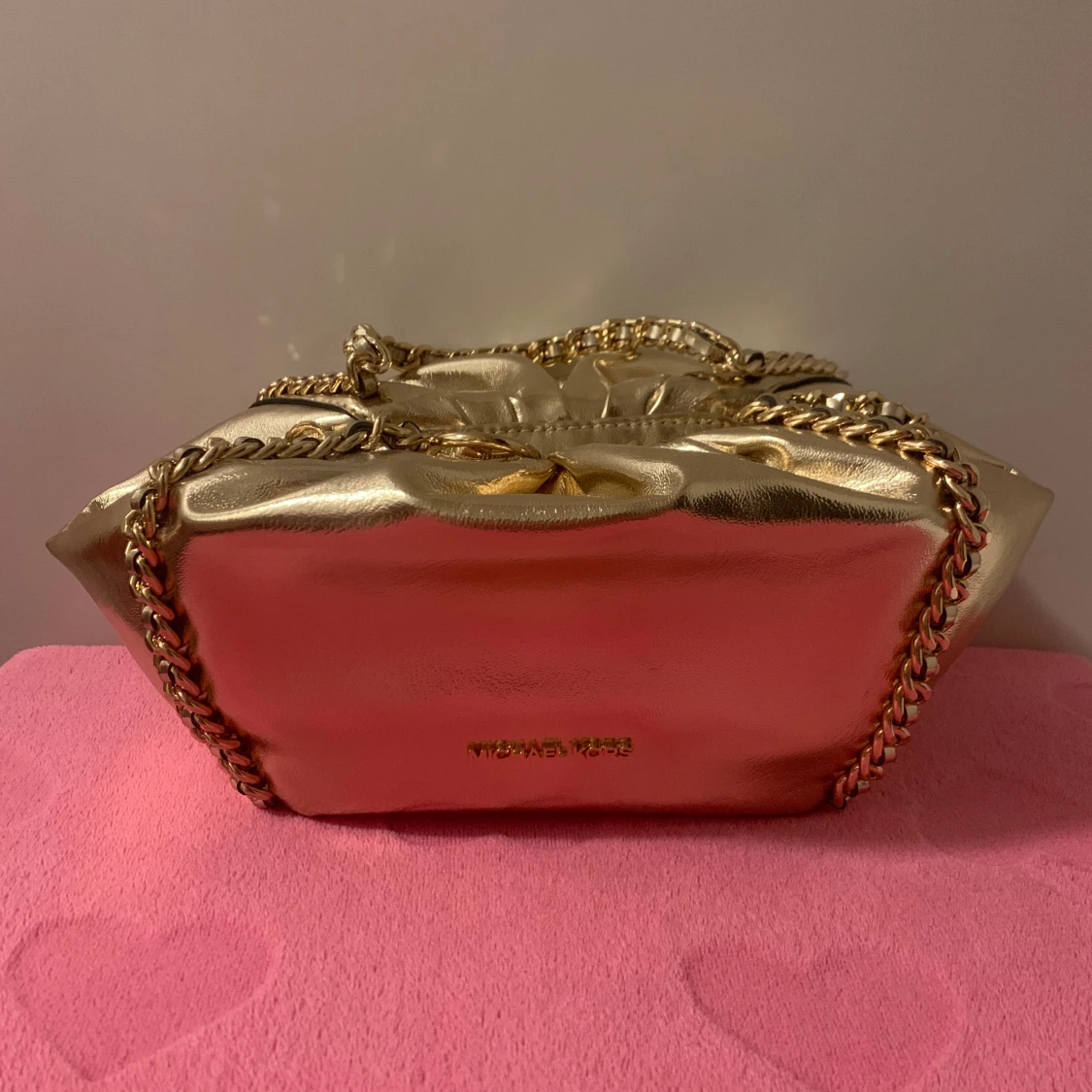 Michael Kors väska ”Mina” i Pale Gold