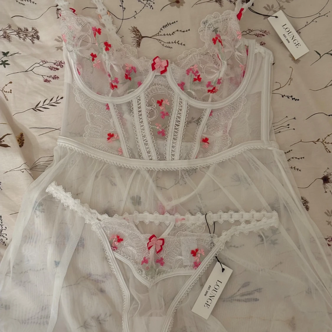 Vit blommig korsett från Lounge