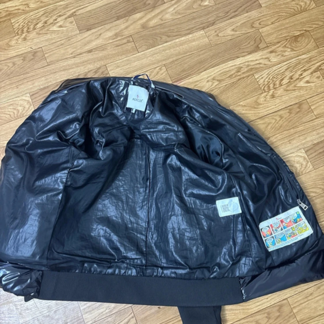 Svart pufferjacka från Moncler - 1