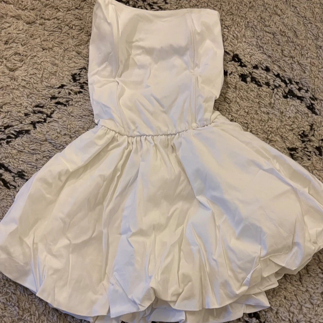 Vit bandue klänning  - 1