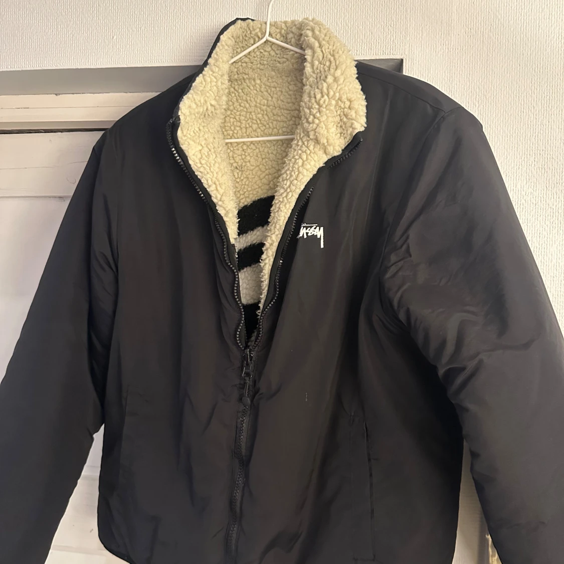 Stussy 8 ball fleece jacka