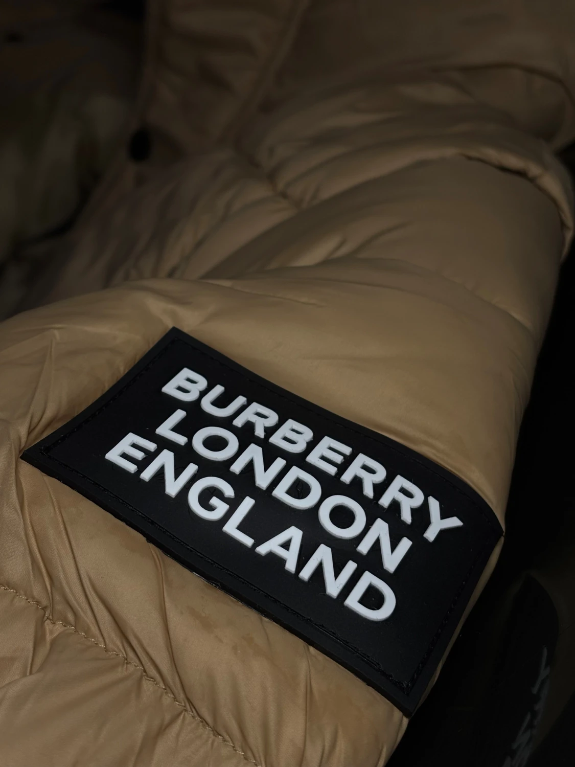 Beige pufferväst från Burberry - 1