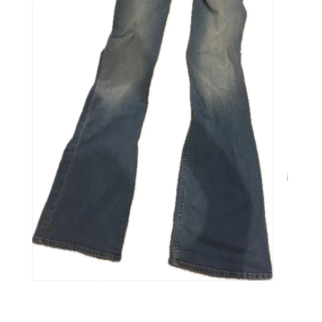 Blå bootcut jeans från Levi's - 2