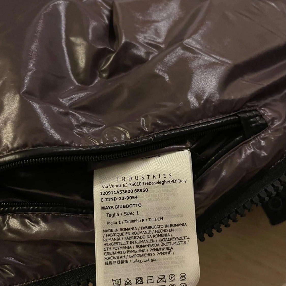 Svart Moncler Maya dunjacka med huva - 1