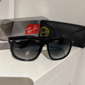 Rayban Boyfriend - Säljer dessa feta nästintill oanvända Raybans. Pris går att diskutera vid snabb affär.