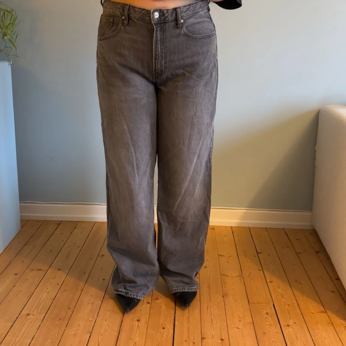 Gråa wide jeans med hög midja - 1