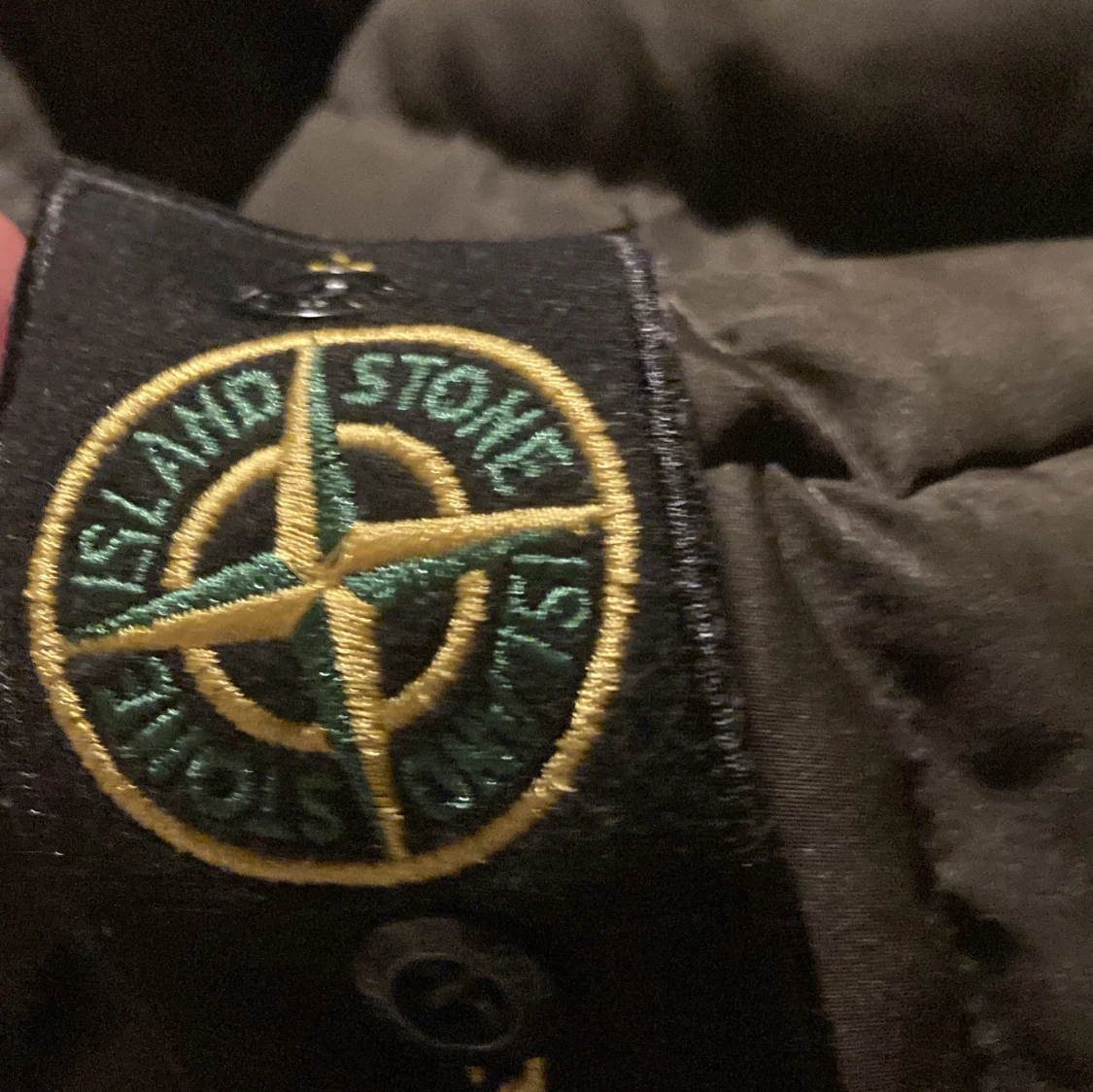 Mörkgrön dunväst från Stone Island - 4